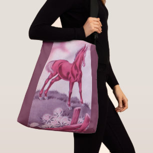 glückliches Pferd in Rosa Tragetaschen Mit Langen Trägern