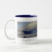 Glückliches Ruhestandsschiff am Strand Zweifarbige Tasse (Links)
