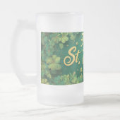 Glückliches St. Patrick’s Day Kleeblatt-Design Mattglas Bierglas (Links)