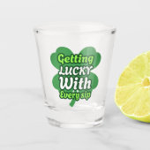 Glückliches Trinken Schnapsglas (Vorderseite)