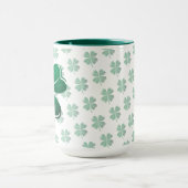 Glückliches vierblättriges Kleeblatt Irisches Sham Tasse (Zentrum)