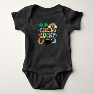 Glücksgefühl St. Patricks Day Charm irischer Kleeb Baby Strampler