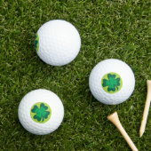 Glücksklee auf limgrünem Hintergrund Golfball (Insitu Gras)