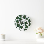 Glücksklee Runde Wanduhr (Zuhause)
