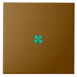 Glücksklee-Vierblatt-Irisch mit brauner großer Kac Fliese