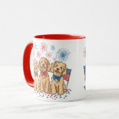 Glückwunsch 4. Juli Goldendoodle Hunde Feuerwerk Tasse (Vorderseite Links)