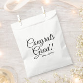 Glückwunsch absolvieren Schwarz-weißes Jahr der be Geschenktütchen (Ausgeschnitten)