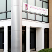 Glückwunsch Grad Foto Pink Text Abschluss Banner (Äußeres Gebäude)