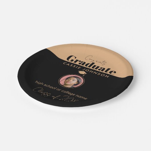 Glückwunsch Graduate Class of 2023 Pappteller (Schrägansicht)