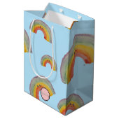 Glückwunsch! Kawaii Watercolor Rainbow Mittlere Geschenktüte (Rückseite Schrägansicht)