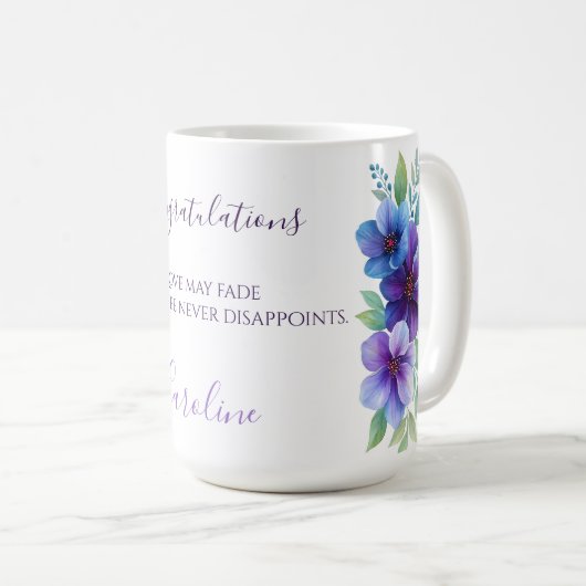 Glückwunsch Liebe tut weh, aber Kaffee heilt Lila Kaffeetasse (VorderseiteRechts)