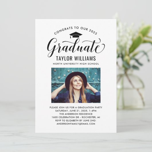 Glückwunsch zu unserem Schwarzen Script-Foto Einladung (Stehend Vorderseite)