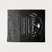 Glückwunsch Zwei Absolventen Black Silver Confetti Wandteppich (Vorderseite (Horizontal))