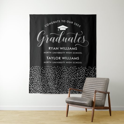 Glückwunsch Zwei Absolventen Black Silver Confetti Wandteppich (Beispiel)