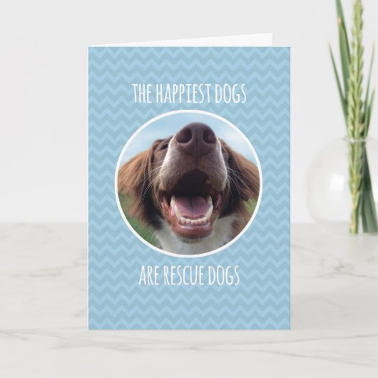 Glückwünsche, Rettungs-Hund adoptierend, blaues Karte (Vorderseite)