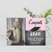 Glückwunschs Grad Chalkboard Pink Foto Abschluss (Stehend Vorderseite)