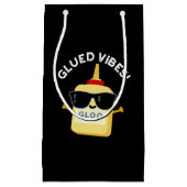 Glued Vibes Funny Glue Pun Dark BG Kleine Geschenktüte (Vorderseite)