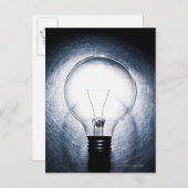 Glühbirne im Hintergrund aus rostfreiem Stahl Postkarte (Vorne/Hinten)