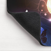Glühbirne mit Nachtschmetterlingen Mousepad (Ecke)