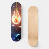 Glühbirne mit Nachtschmetterlingen Skateboard (Vorderseite)