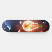 Glühbirne mit Nachtschmetterlingen Skateboard (Horizontal)