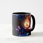 Glühbirne mit Nachtschmetterlingen Tasse (VorderseiteRechts)