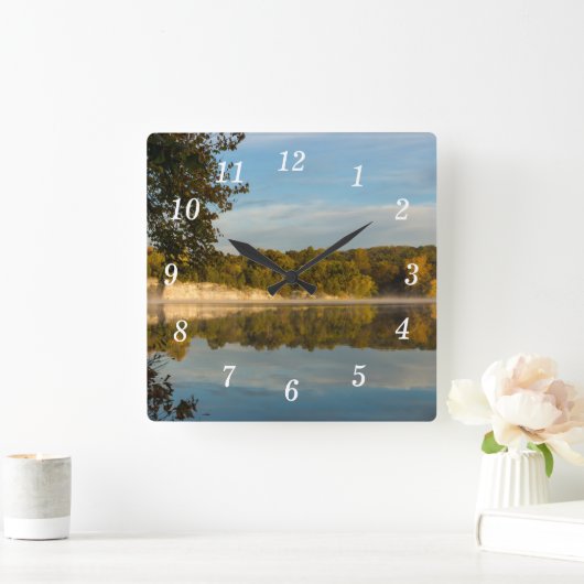 Glühen der Uhr der Herbstvormitte (Zuhause)