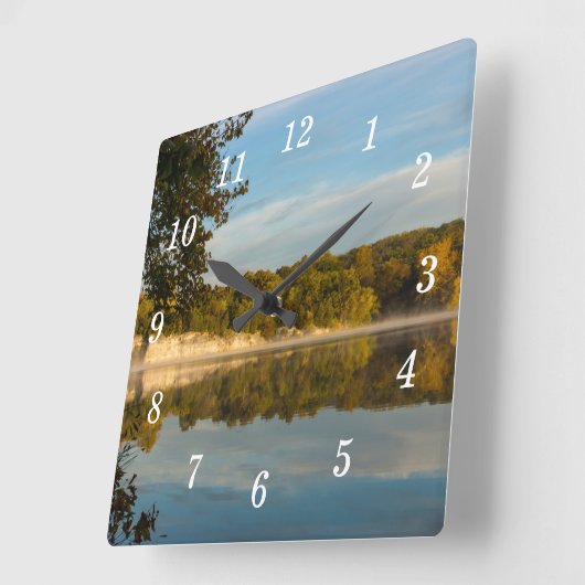 Glühen der Uhr der Herbstvormitte (Winkel)