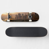Glühen des Sonnenuntergangs während der Skateboard (Horizontal)