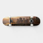 Glühen des Sonnenuntergangs während der Skateboard (Horizontal)