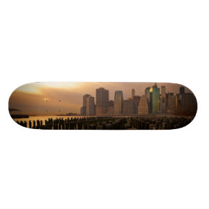 Glühen des Sonnenuntergangs während der Skateboard