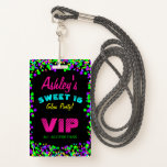 GLÜHEN-Geburtstags-Einladung VIP-Durchlauf des Ausweis<br><div class="desc">Ein einzigartiger Neonglühen-Partybonbon 16 Geburtstag VIP-Durchlaufabzugsleineeinladung.</div>