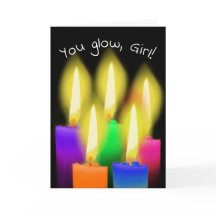 Glühende Birthday Kerzen auf schwarz