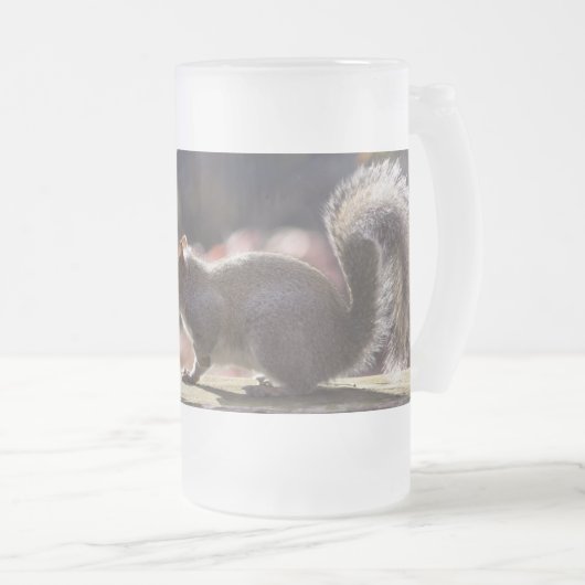 Glühende Eichhörnchen-Mattierte Tasse (VorderseiteRechts)