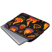 Glühende Flammensymbole auf dunkler Leinwand Laptopschutzhülle (Vorne Knopf)