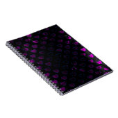 Glühende Herzen Lila auf abgetragener Schwarz Notizblock (Rechte Seite)