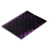 Glühende Herzen Lila auf abgetragener Schwarz Notizblock (Linke Seite)