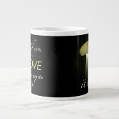 Glühende Keramik Solar Mushroom Inspiration Jumbo-Tasse (Vorderseite)