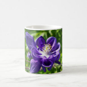 glühende lila Blume Kaffeetasse