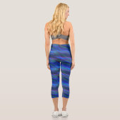 Glühende mehrfarbige Rays Capri Leggings (Rückseite)