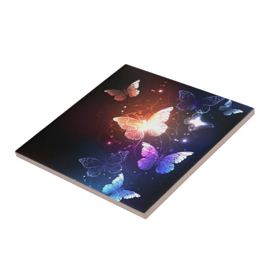 Glühende Nachtschmetterlinge Fliese (Seite)