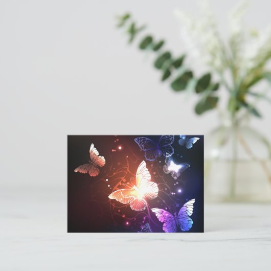Glühende Nachtschmetterlinge Hinweiskarte (Stehend Vorderseite)
