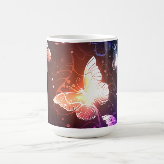 Glühende Nachtschmetterlinge Kaffeetasse (Mittel)