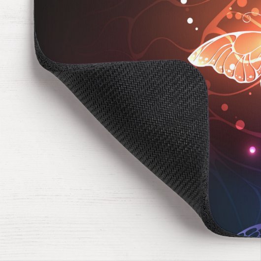 Glühende Nachtschmetterlinge Mousepad (Ecke)
