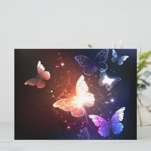 Glühende Nachtschmetterlinge Postkarte (Stehend Vorderseite)