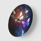 Glühende Nachtschmetterlinge Runde Wanduhr (Winkel)