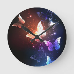 Glühende Nachtschmetterlinge Runde Wanduhr