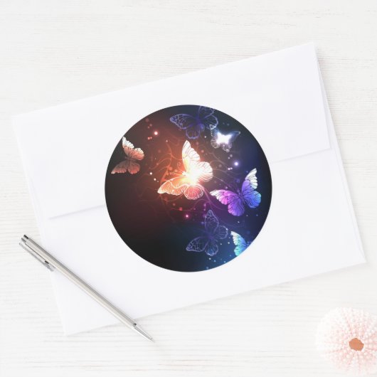Glühende Nachtschmetterlinge Runder Aufkleber (Umschlag)