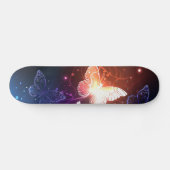 Glühende Nachtschmetterlinge Skateboard (Horizontal)