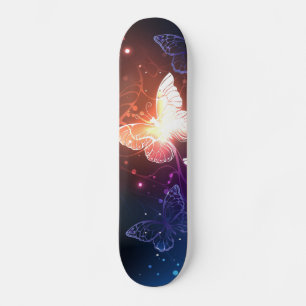 Glühende Nachtschmetterlinge Skateboard